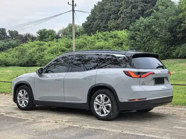 NIO ES8 2021