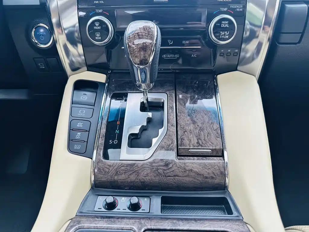 Toyota Alphard 2023 — фото 23