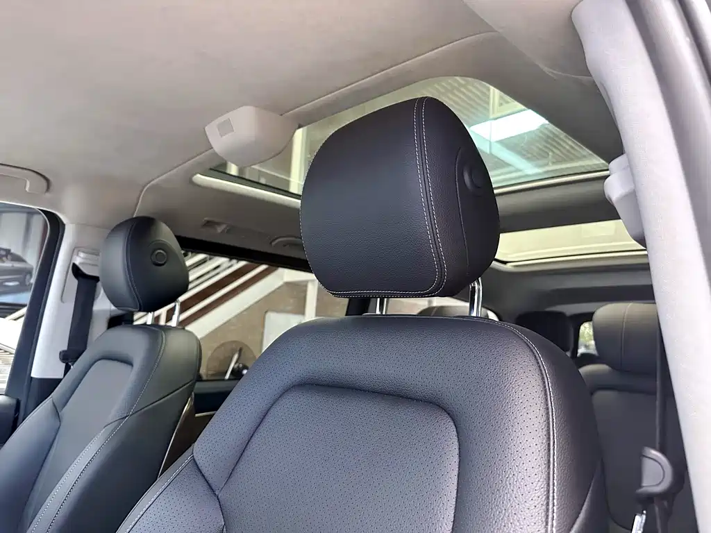 Mercedes-Benz V-Class 2022 — фото 16