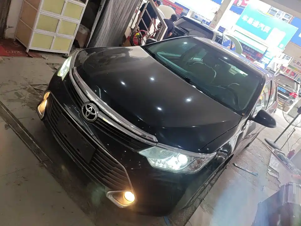 Toyota Camry 2015 — фото 1