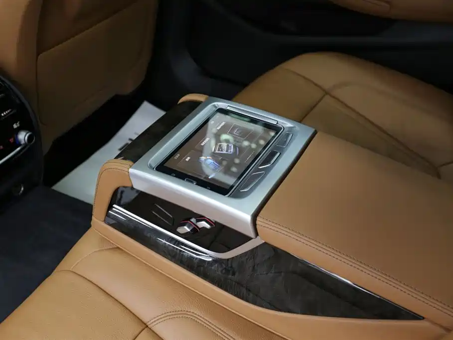 BMW 5 Series 2018 — фото 17