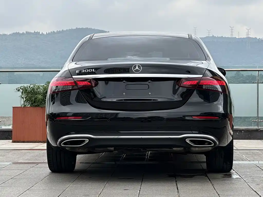 Mercedes-Benz E-Class 2022 — фото 10