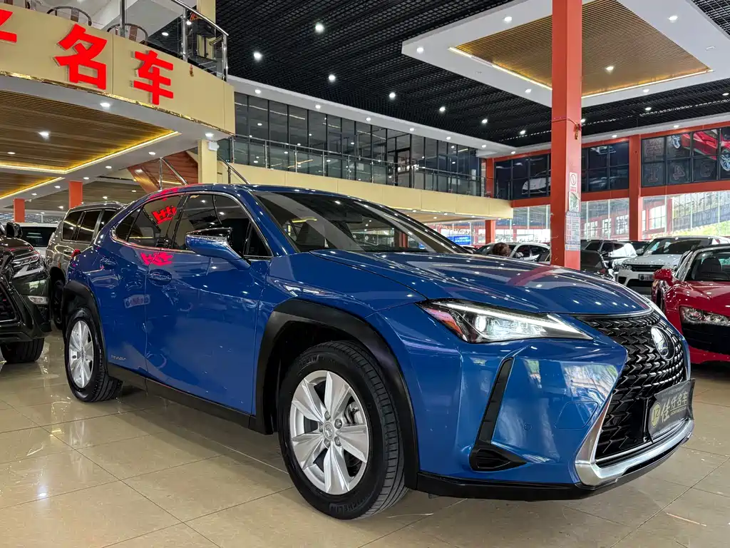 Lexus UX 2019 — фото 3