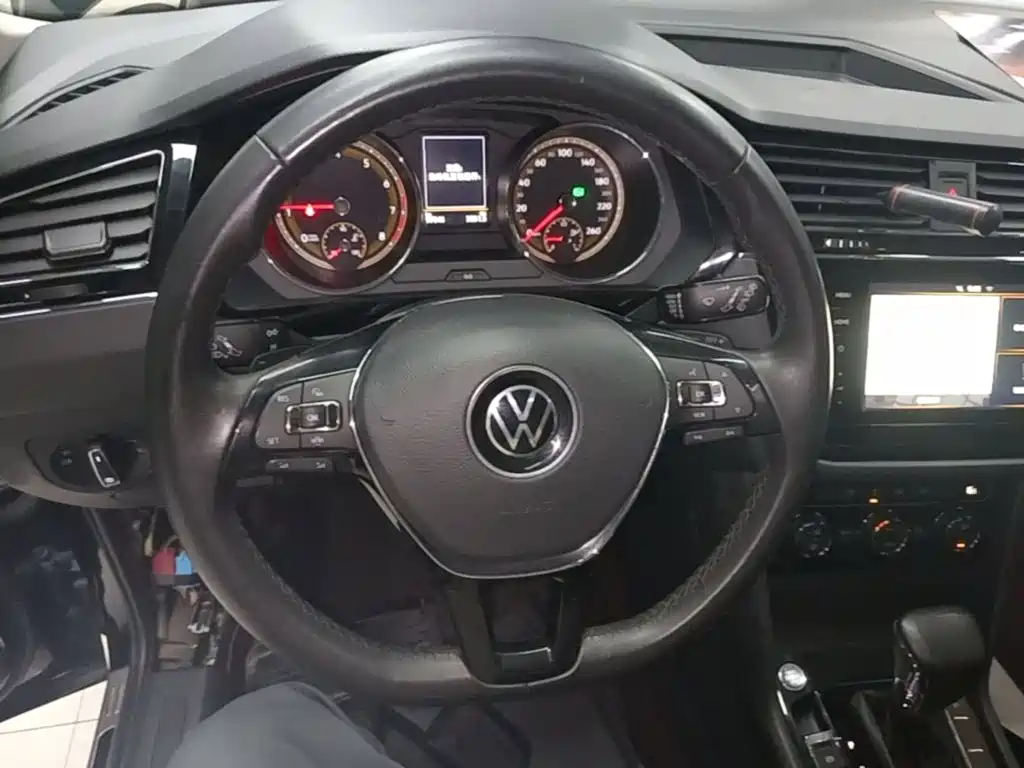Volkswagen Tiguan L 2021 — фото 11