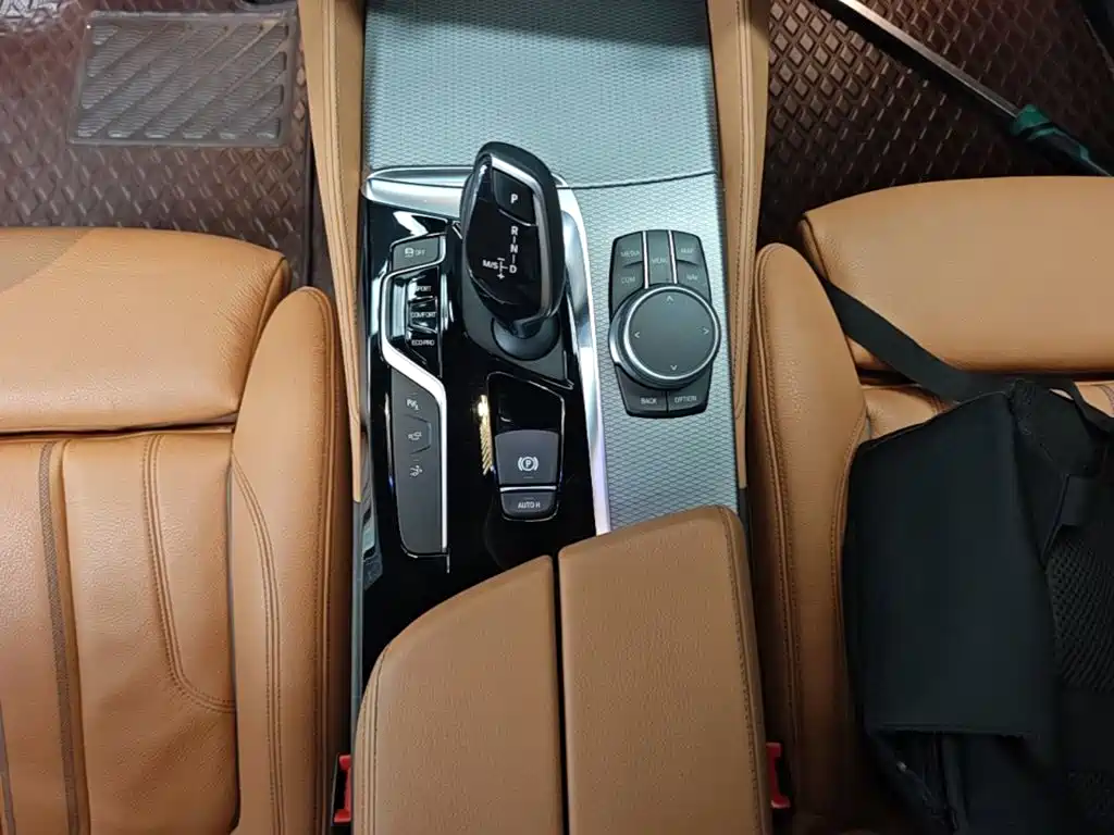 BMW 6 Series GT 2019 — фото 14