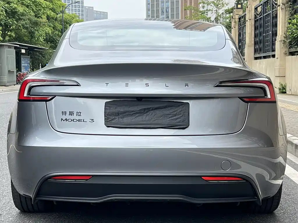 Tesla Model 3 2025 — фото 5