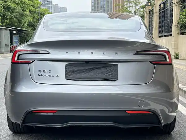 Tesla Model 3 2025