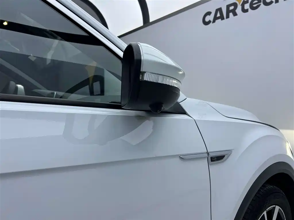 Volkswagen T-Roc 2025 — фото 3