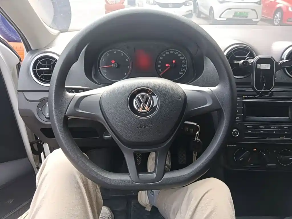 Volkswagen Jetta 2018 — фото 11
