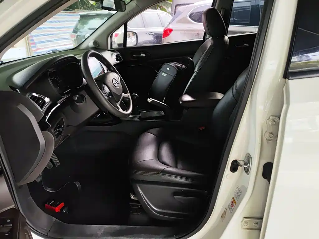 GAC Motor Trumpchi GS4 2015 — фото 9