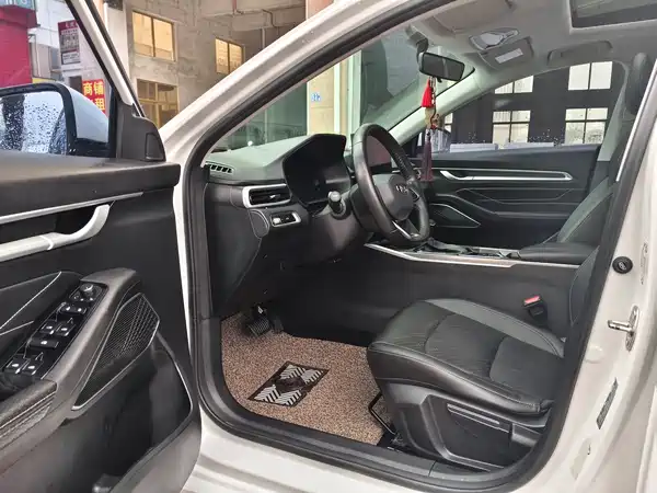 Geely Emgrand 2023