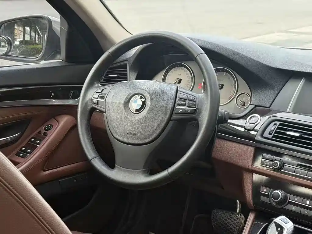 BMW 5 Series 2015 — фото 8