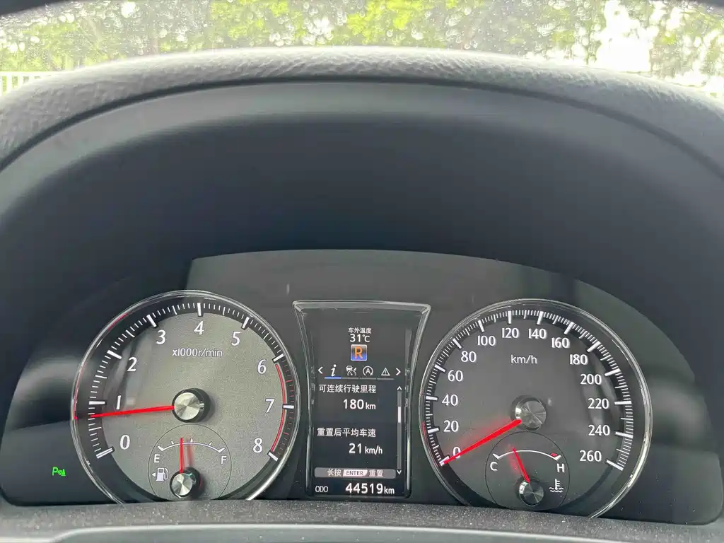 Toyota Crown 2017 — фото 14