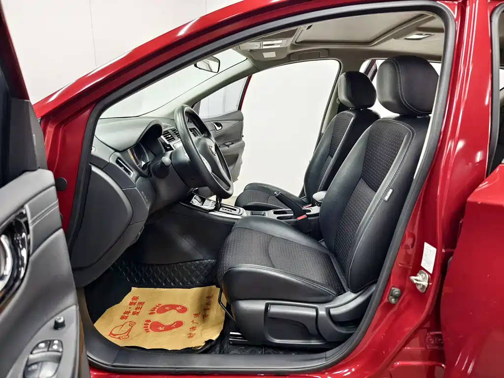 Nissan Tiida 2017 — фото 11