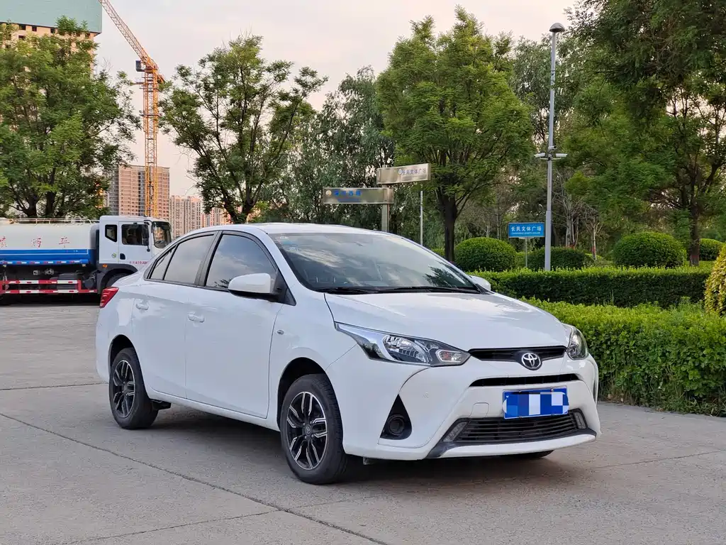 Toyota Yaris L 2019 — фото 3