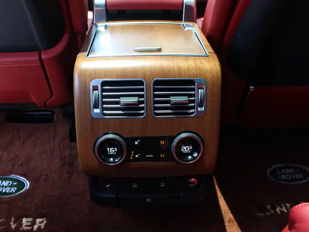 Land Rover Range Rover 2023 — фото 18