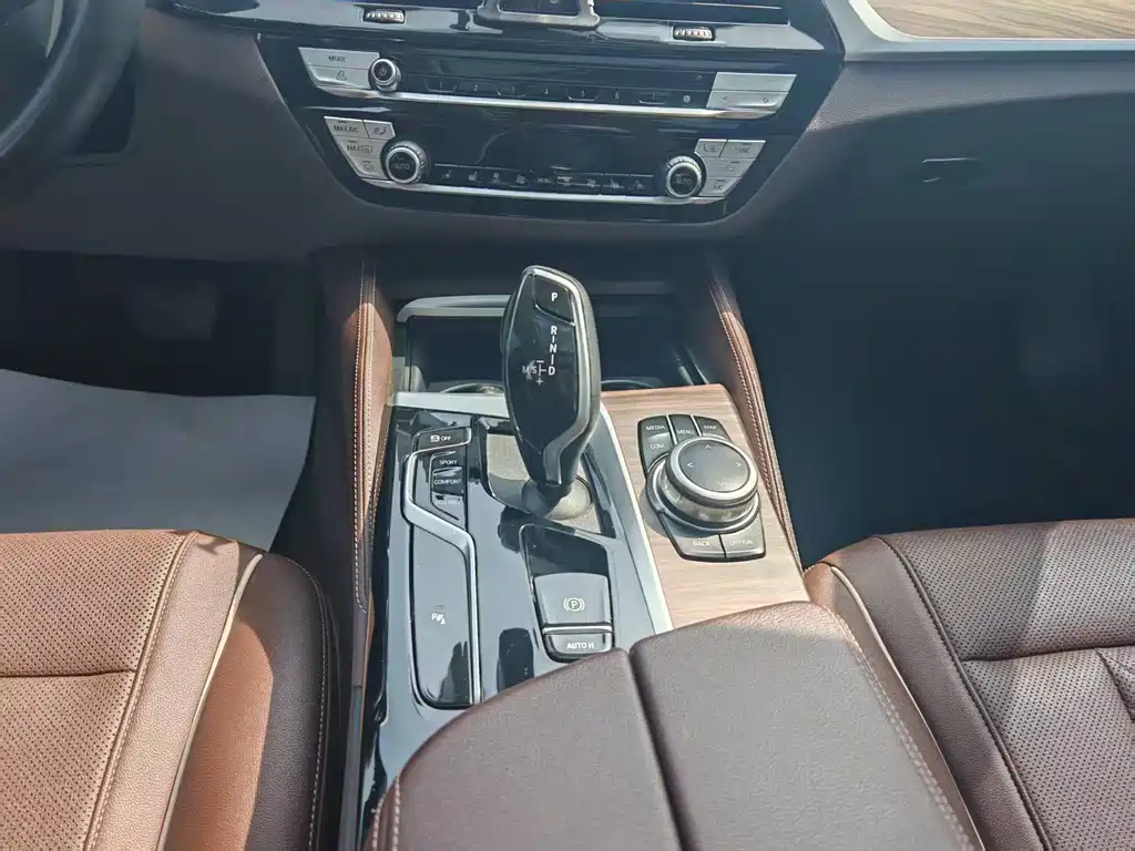 BMW 5 Series 2022 — фото 12