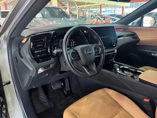 Lexus RX 2023