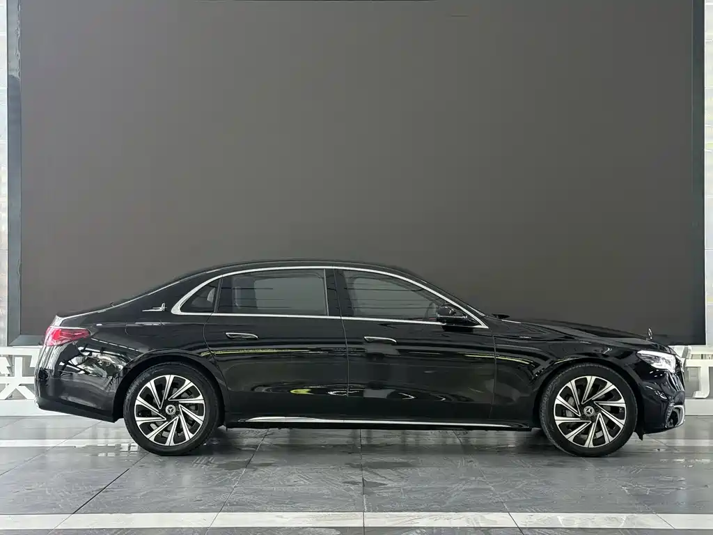 Mercedes-Benz E-Class 2025 — фото 6