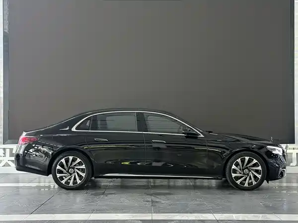 Mercedes-Benz E-Class 2025