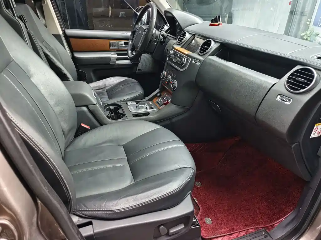 Land Rover Discovery 2016 — фото 10