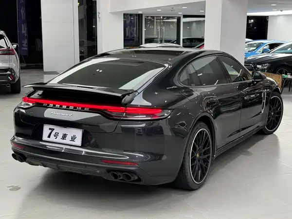 Porsche Panamera 2021