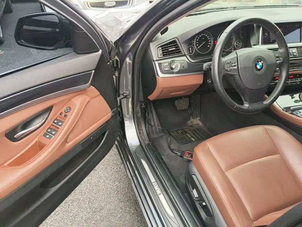 BMW 5 Series 2016 — фото 16