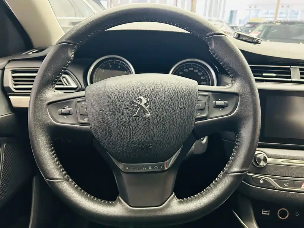 Peugeot 408 2017 — фото 15