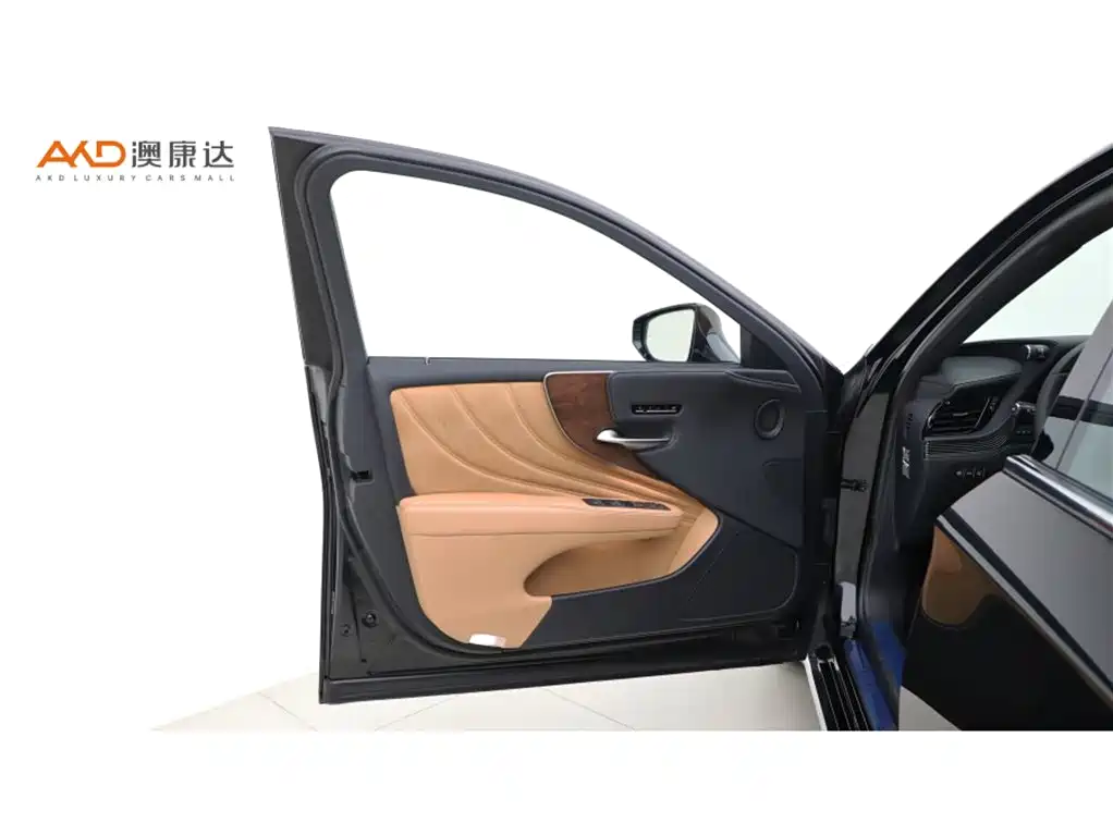 Lexus LS 2021 — фото 10