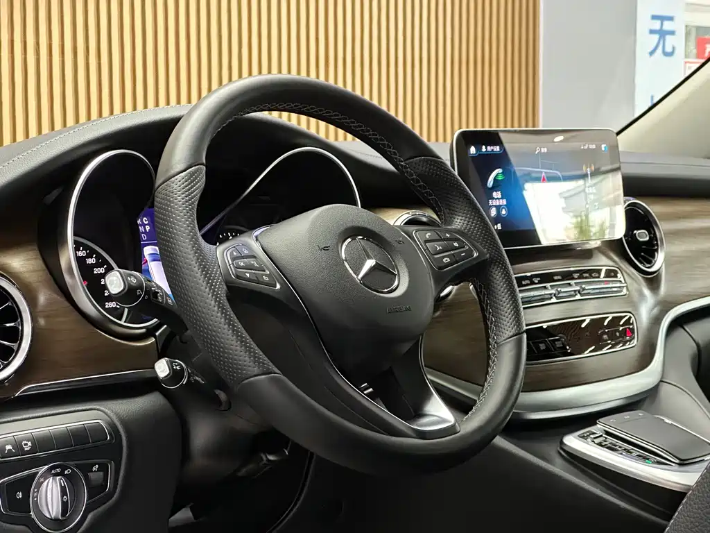 Mercedes-Benz V-Class 2020 — фото 9