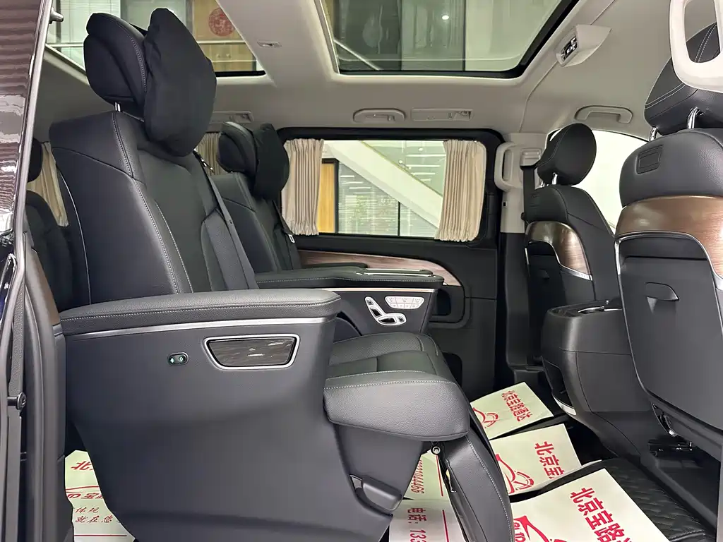 Mercedes-Benz V-Class 2020 — фото 15