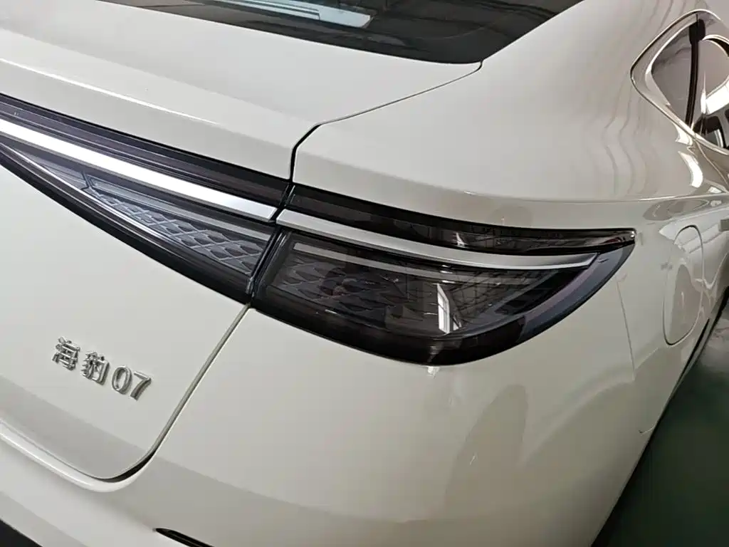 BYD Seal 07 DM-i 2025 — фото 8