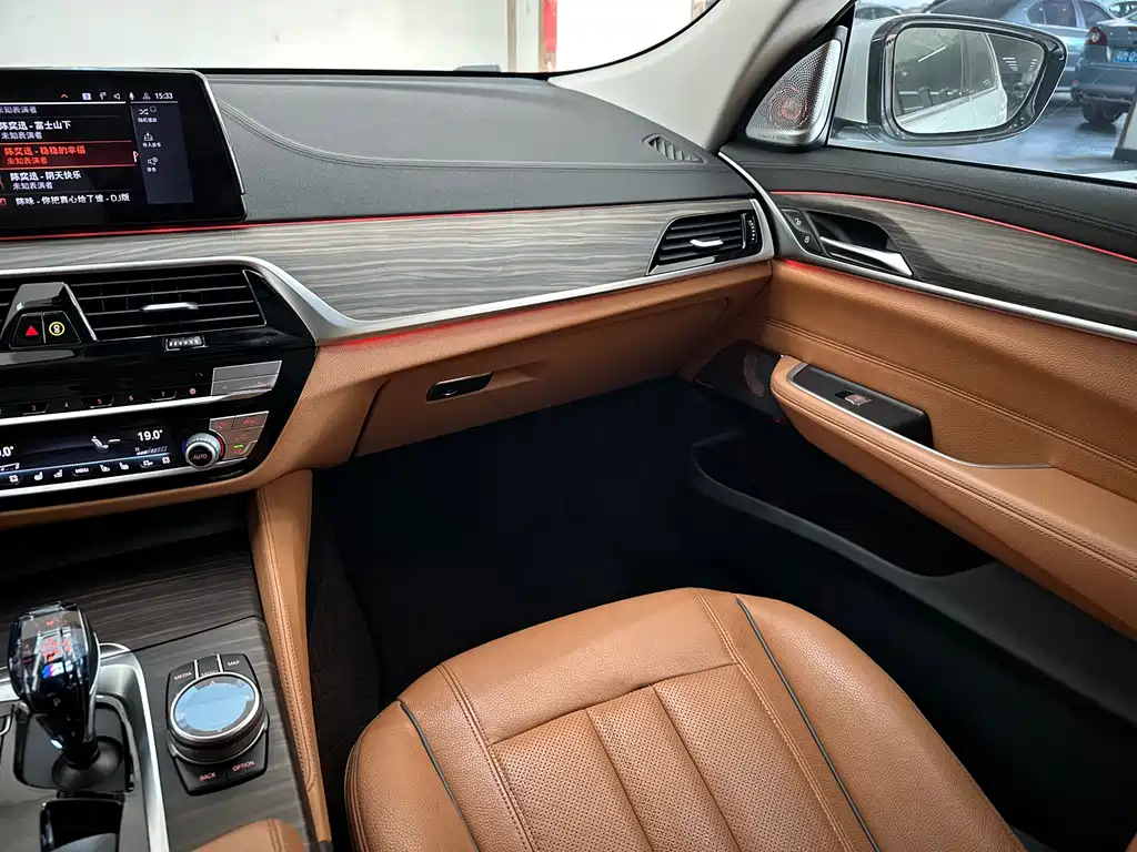 BMW 6 Series GT 2020 — фото 18