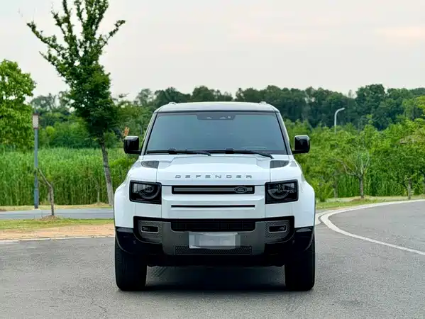 Land Rover Defender 2024
