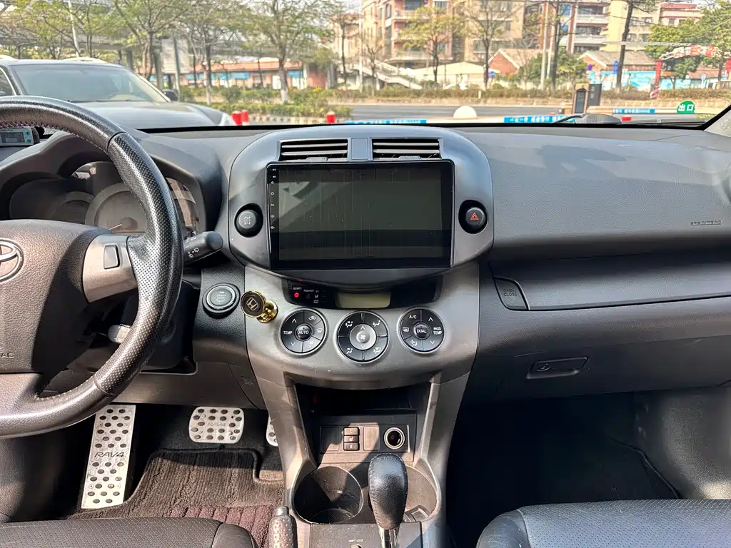 Toyota RAV4 2012 — фото 14