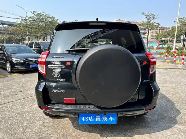 Toyota RAV4 2011