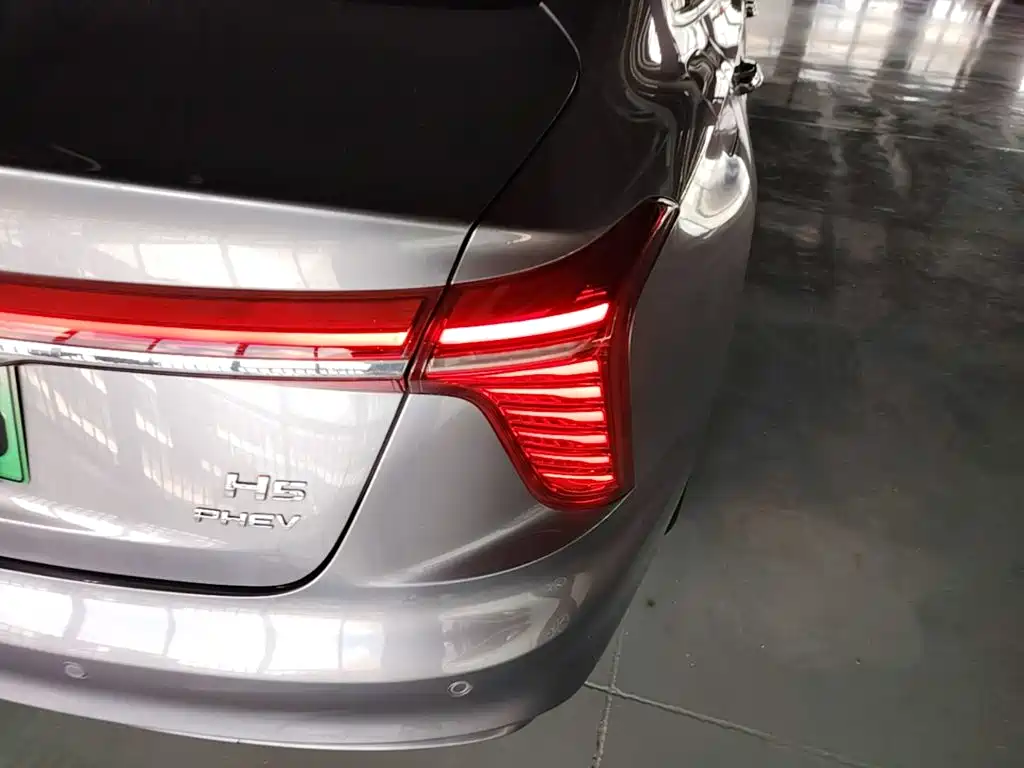 Hongqi H5 PHEV 2025 — фото 8