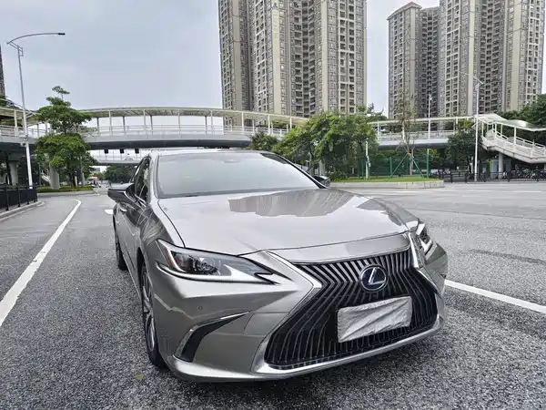 Lexus ES 2020