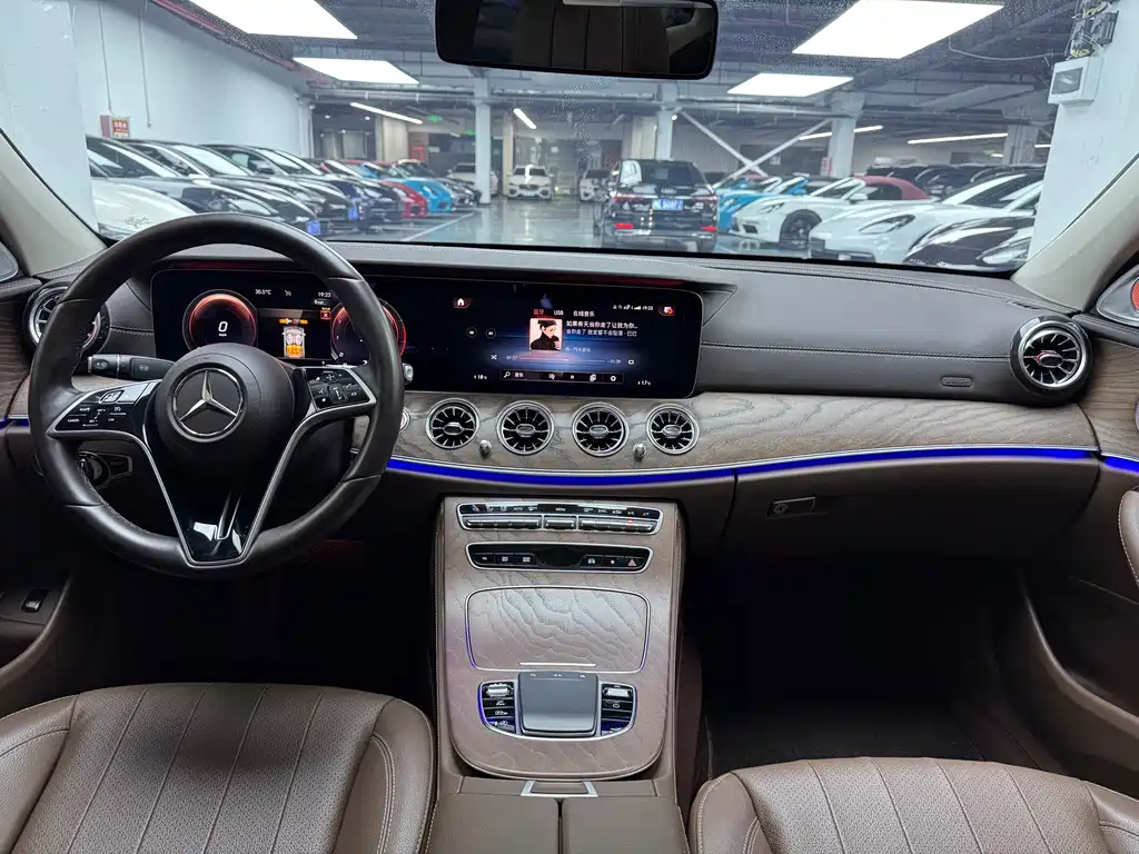 Mercedes-Benz E-Class 2022 — фото 12