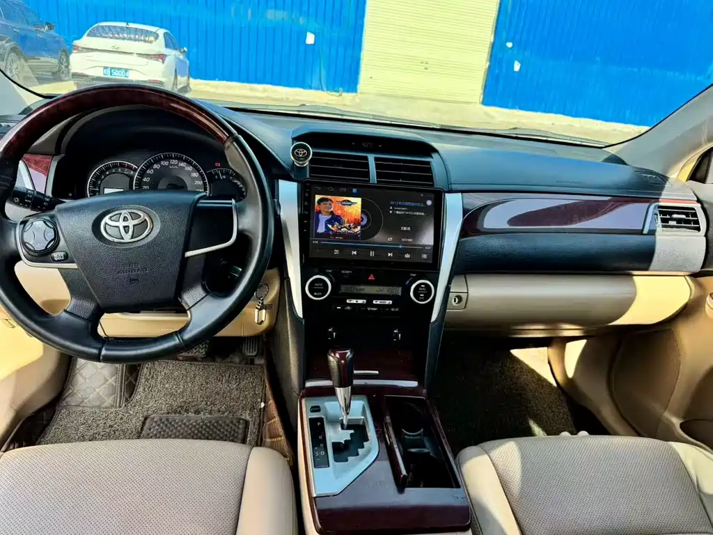 Toyota Camry 2014 — фото 9