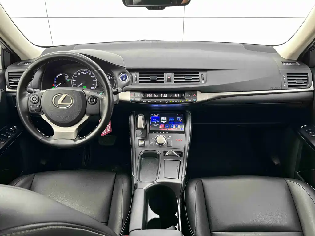 Lexus CT 2017 — фото 10