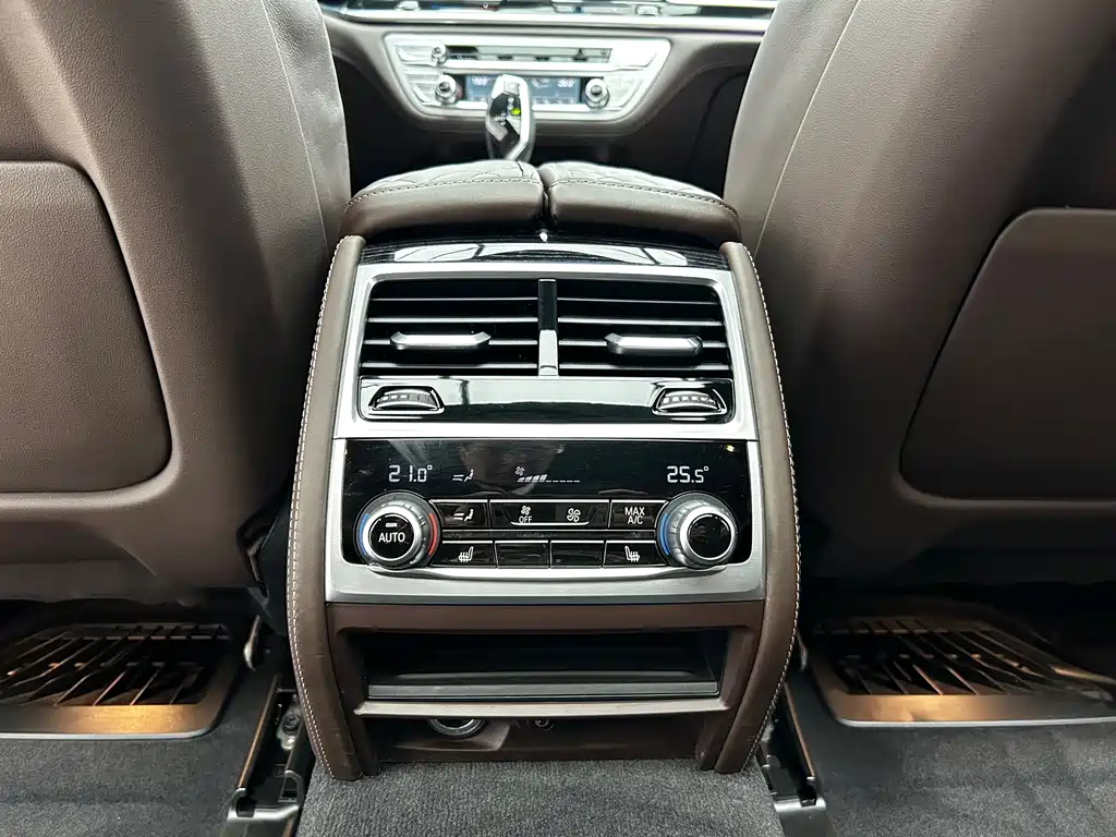 BMW 7 Series 2021 — фото 18