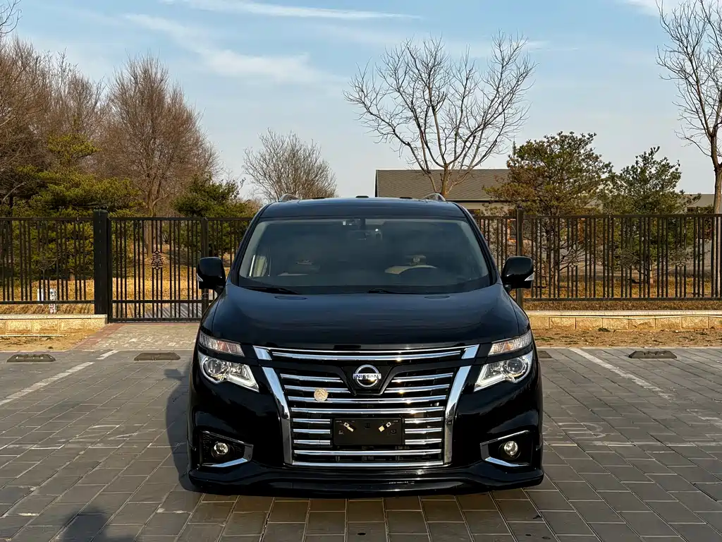 Nissan Quest 2015 — фото 2