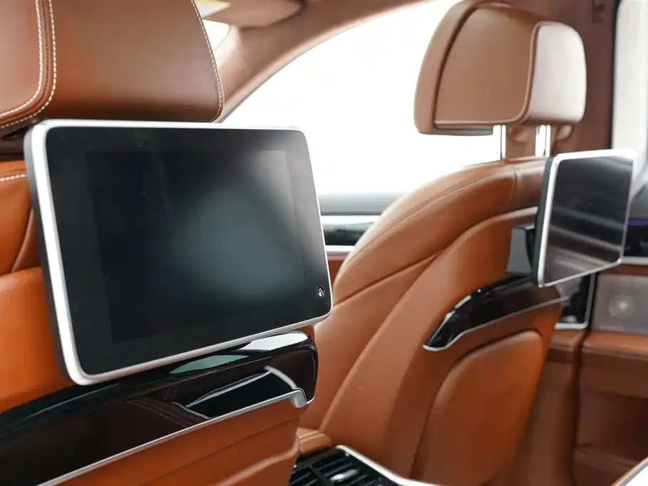BMW 7 Series 2019 — фото 14