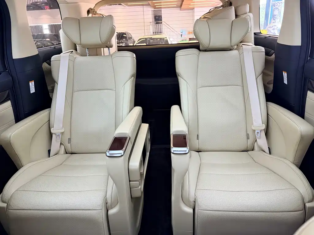 Toyota Alphard 2018 — фото 16