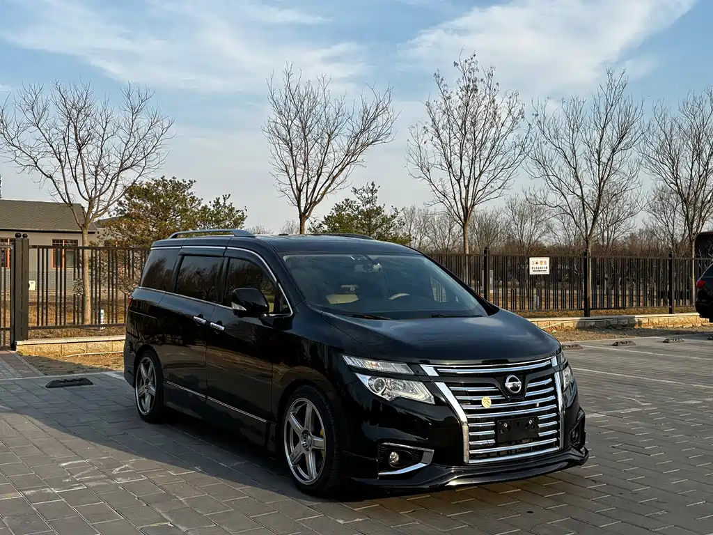 Nissan Quest 2015 — фото 3