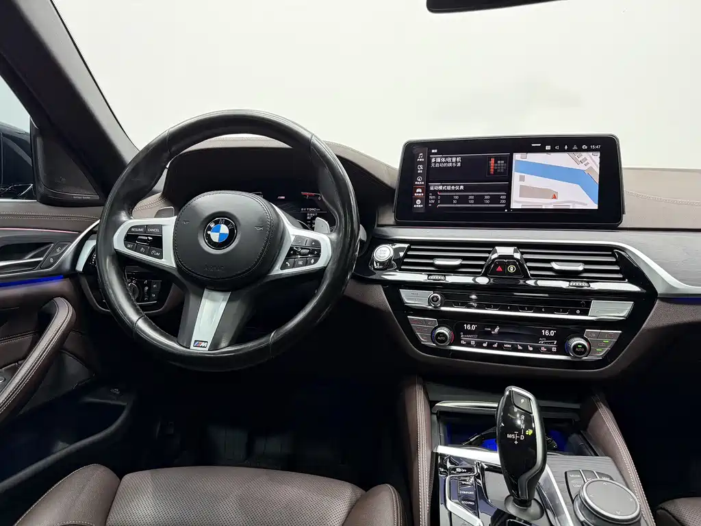 BMW 5 Series 2022 — фото 11