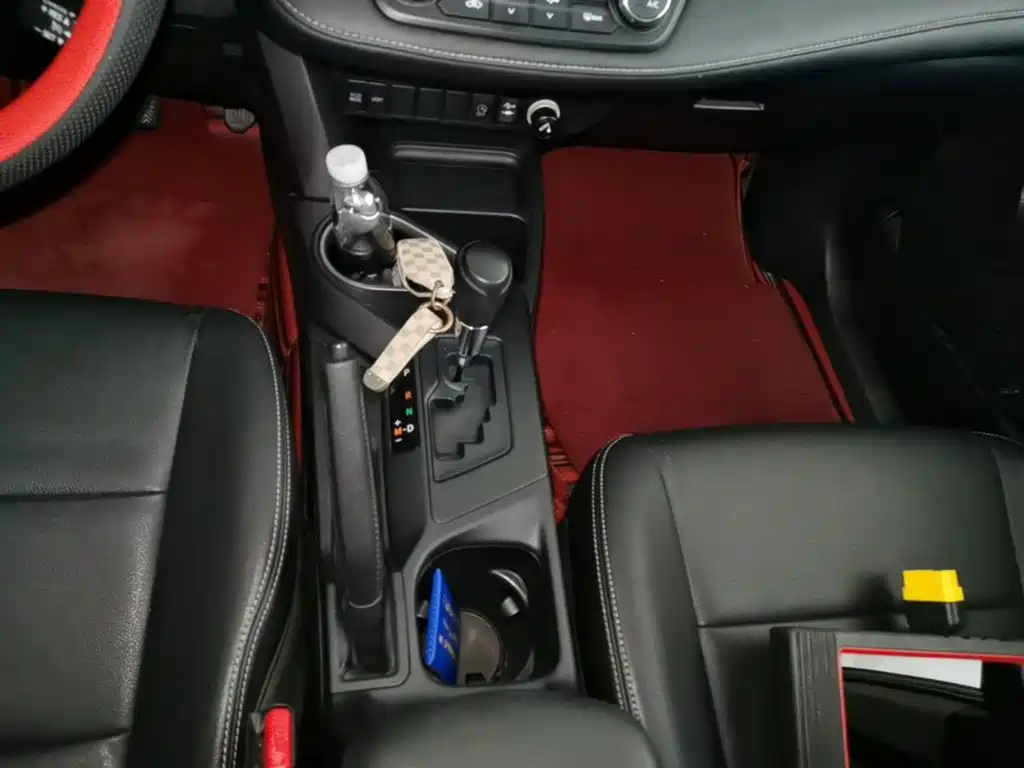 Toyota RAV4 2019 — фото 14