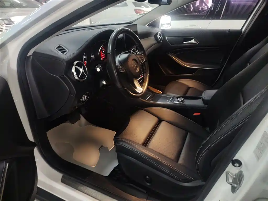 Mercedes-Benz GLA 2018 — фото 15