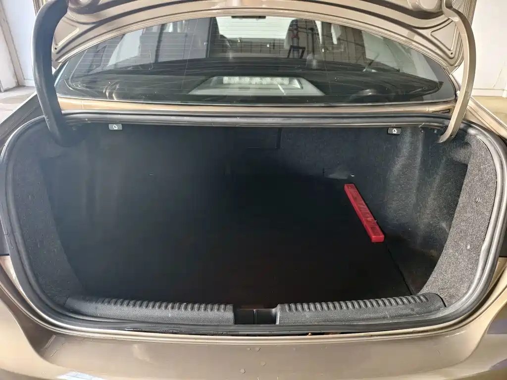 Volkswagen Sagitar 2014